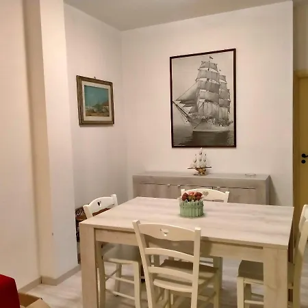 La Casa Al Mare Di Giulia Apartament *