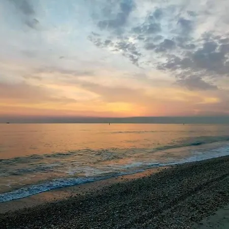La Casa Al Mare Di Giulia Apartament