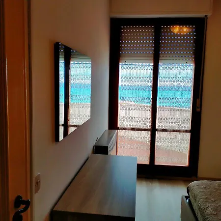 La Casa Al Mare Di Giulia Apartament